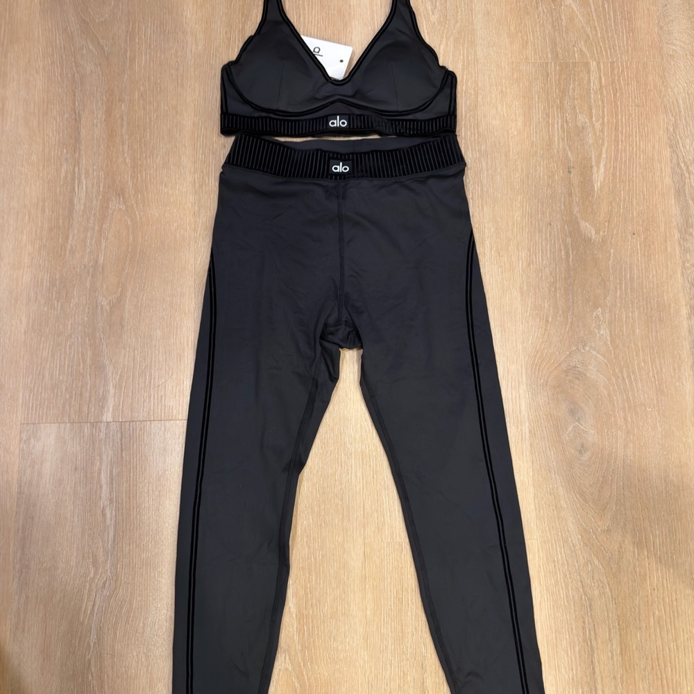 Alo Yoga Airlift High-Waist 7/8 Line Up Legging & Bra